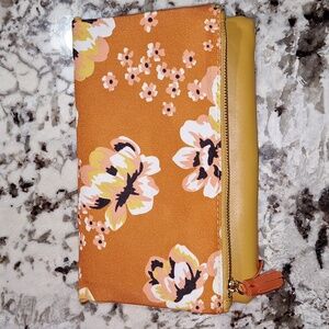 🍊 Rachel Pally Zahara fold over orange floral clutch
